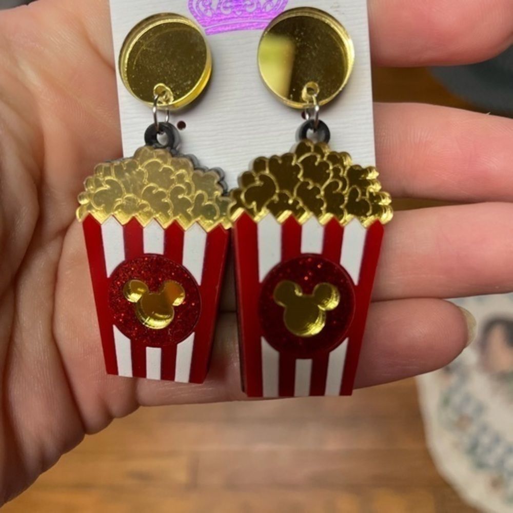 Mickey popcorn bucket acrylic dangle earrings - Picture 7 of 9